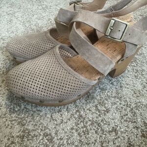 KORKS Women's Abloom Shoes 9 (tan)